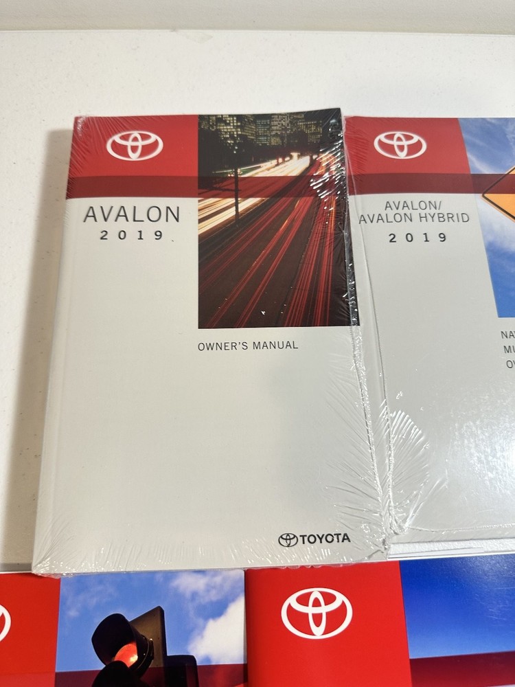 Toyota Avalon Owner's Manuals Set