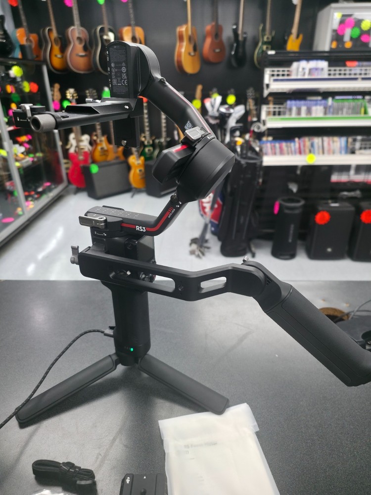 DJI RS3 Gimbal Stabilizer Combo – Excellent Condition
