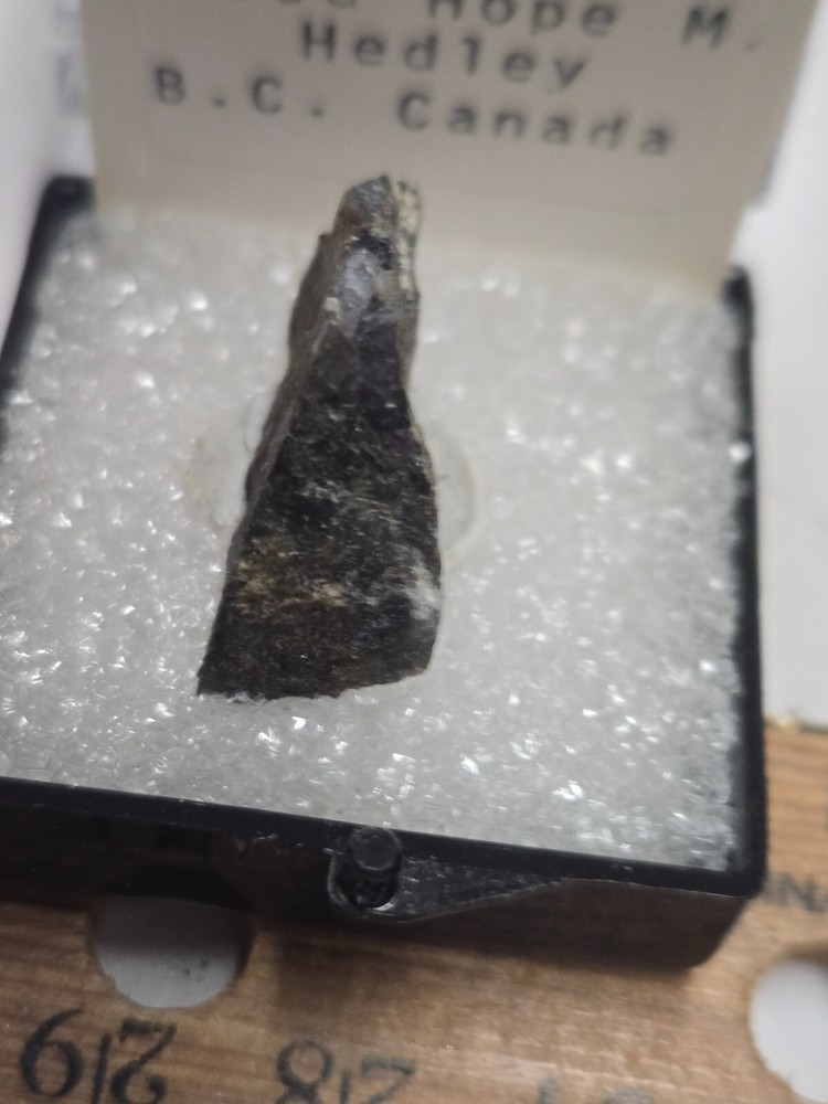Beautiful Hedleyite thumbnail specimen