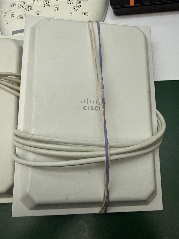 Ubiquiti Networks UAP-AC-PRO 1300Mbps Wireless Access Point