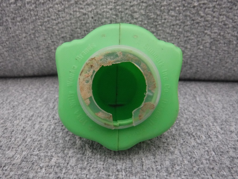 Nerds CANDY CONTAINER Green EMPTY 2.5" Plastic 1984 Willy Wonka Vintage