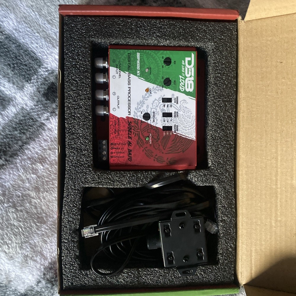 DS18 Compact Digital Bass Processor 2 Channel Preamp Input Output Black DBPM100