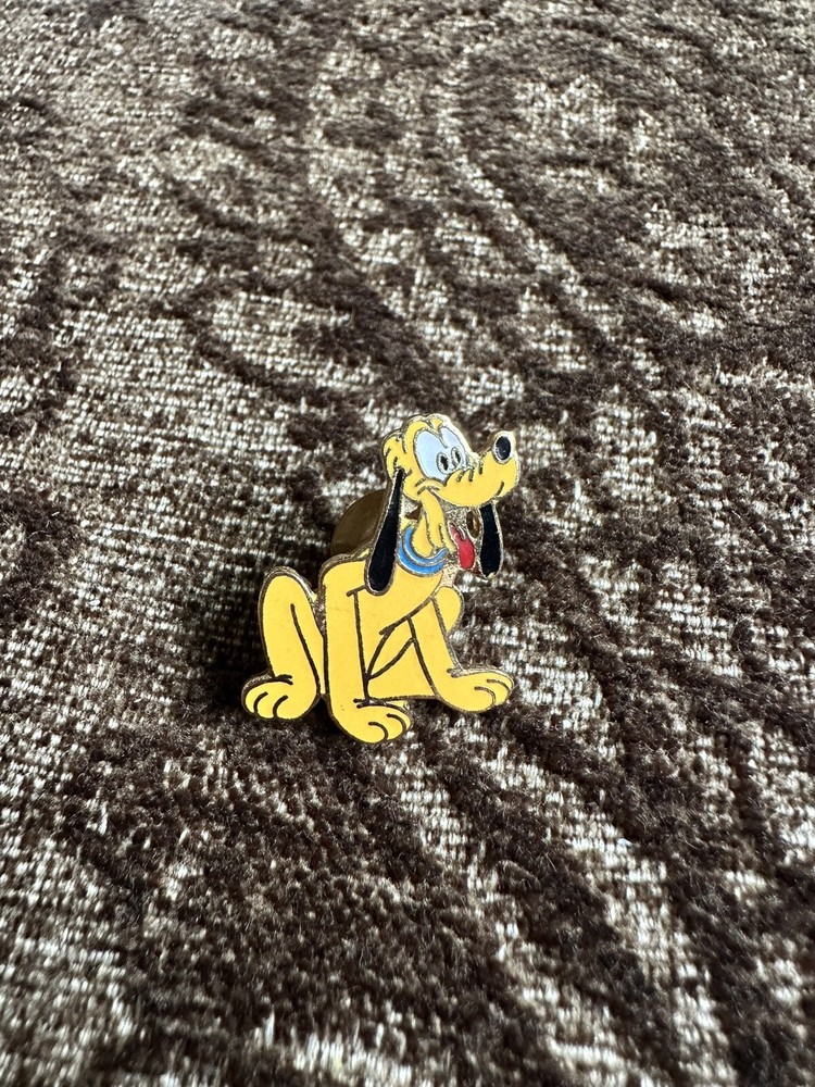 Vintage NEVER USED 90s Disney Classic PLUTO sitting Lapel Pin