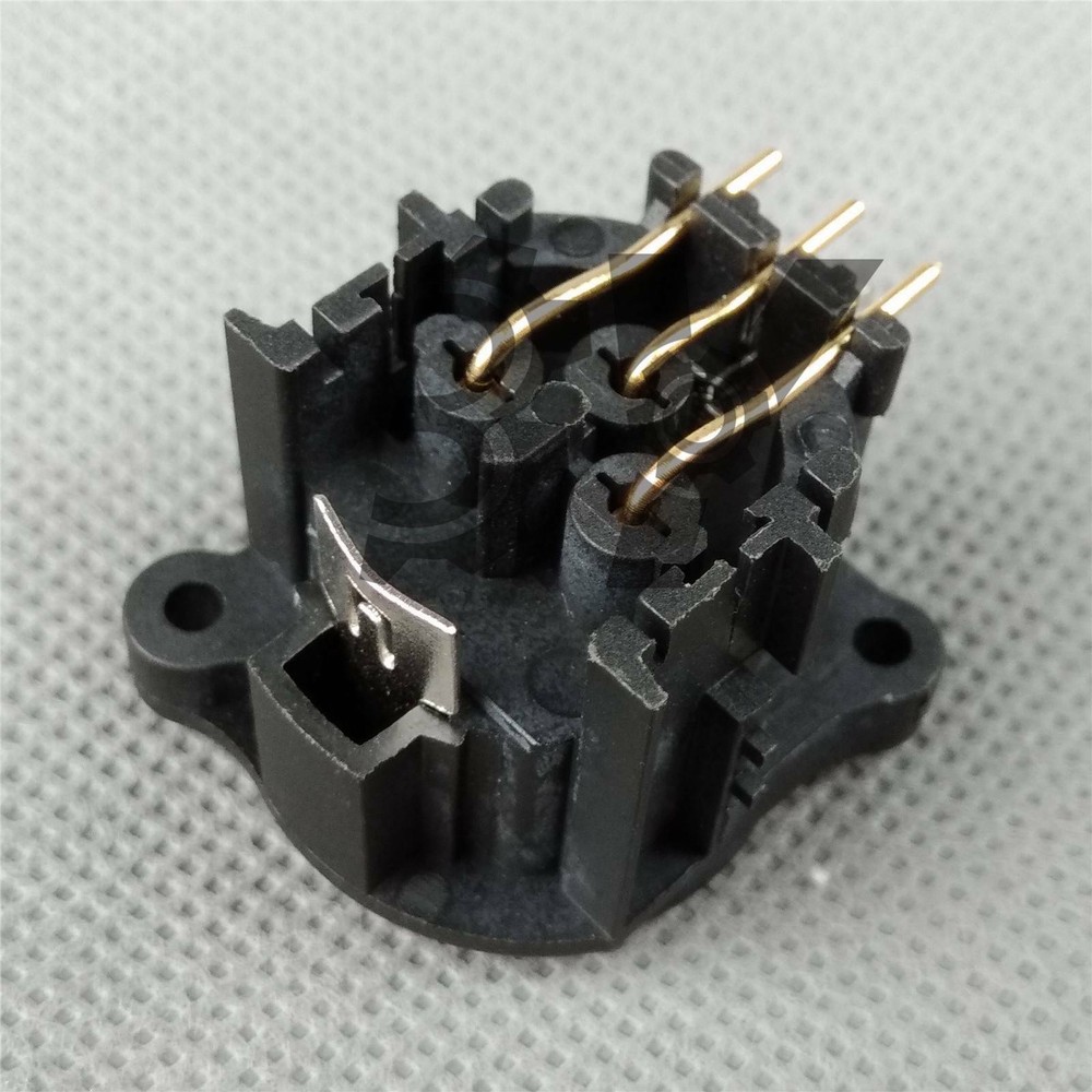 New 1Pcs 3 Pin Panel Mount Male Chassis Socket Connector XLR