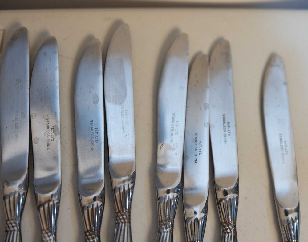 40 Hampton Silversmith Bow Stainless Flatware Silverware Forks Spoons Knives