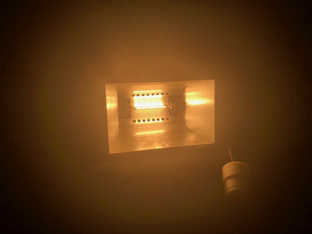 Mole-Richardson TYPE 3211 MOLEQUARTZ BROAD 1000W Reflector Light