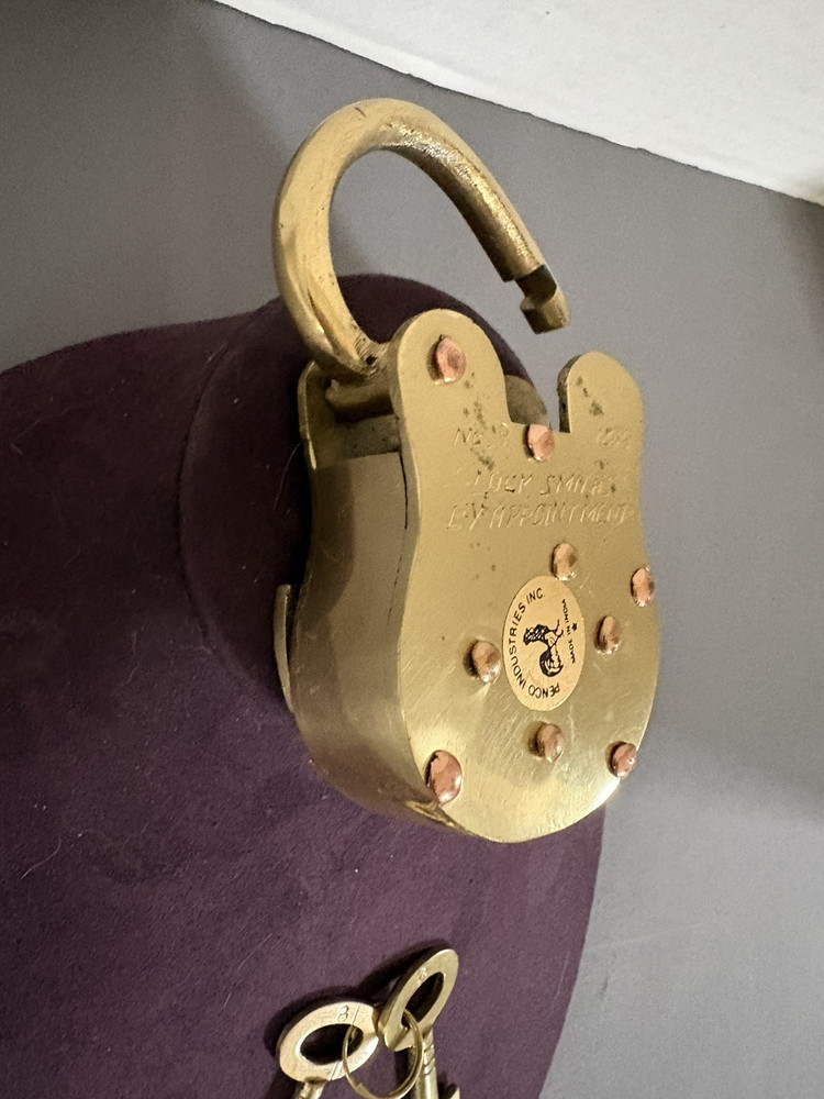 ANTIQUE ADMIRALTY 6 GENUINE SOLID BRASS PADLOCK, FOUR BRASS LEVERS & TWO KEYS