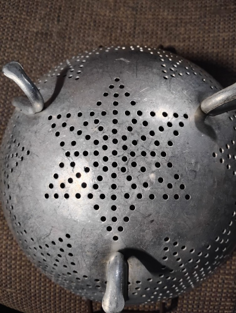 Vintage 1950s Aluminum Colander/Strainer