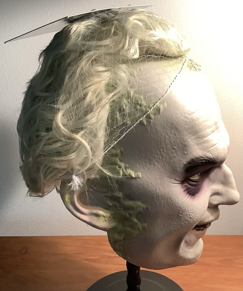 Beetlejuice Deluxe Injection Mask: