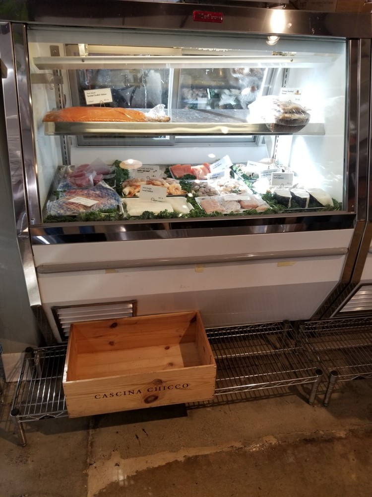 4  FT  SELF- CONTAINED  REFRIGERATION    META DISPLAY CASE /