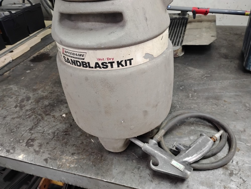 Speedaire 5 gallon sandblast kit