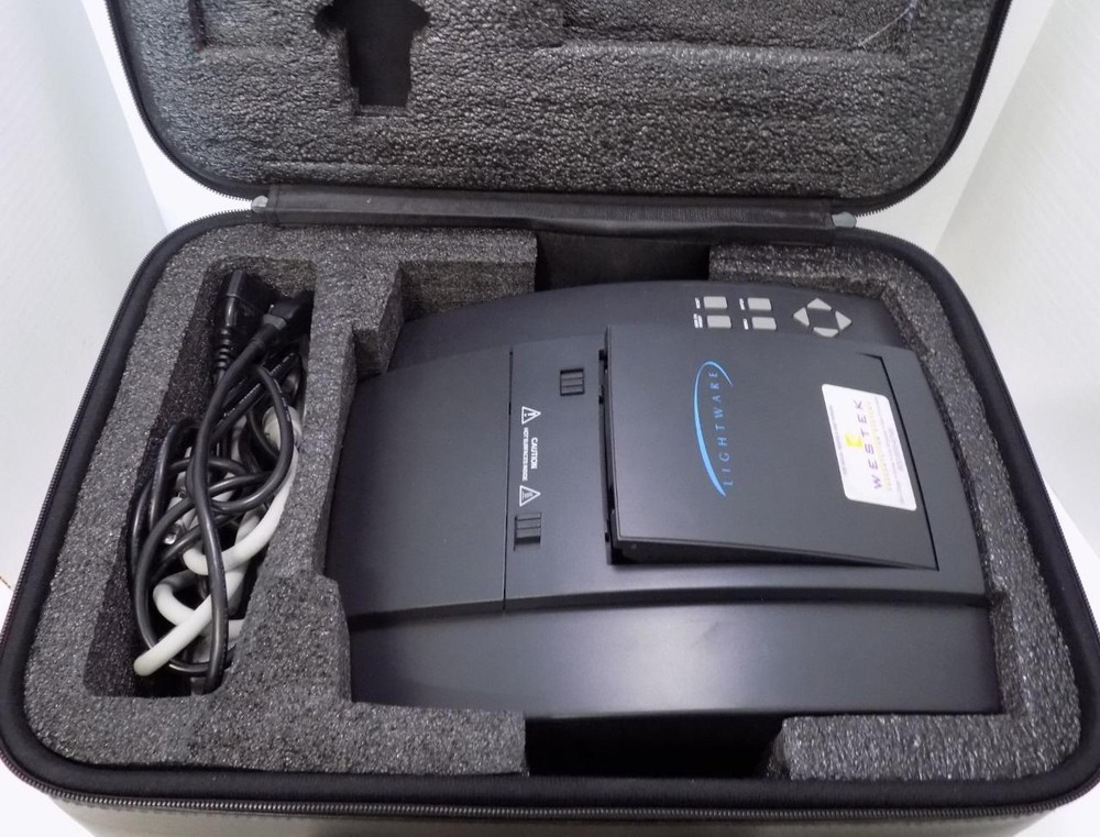 Lightware Viewpoint 100 LCD Projector w Case & Logitech R-RB5 Presenter