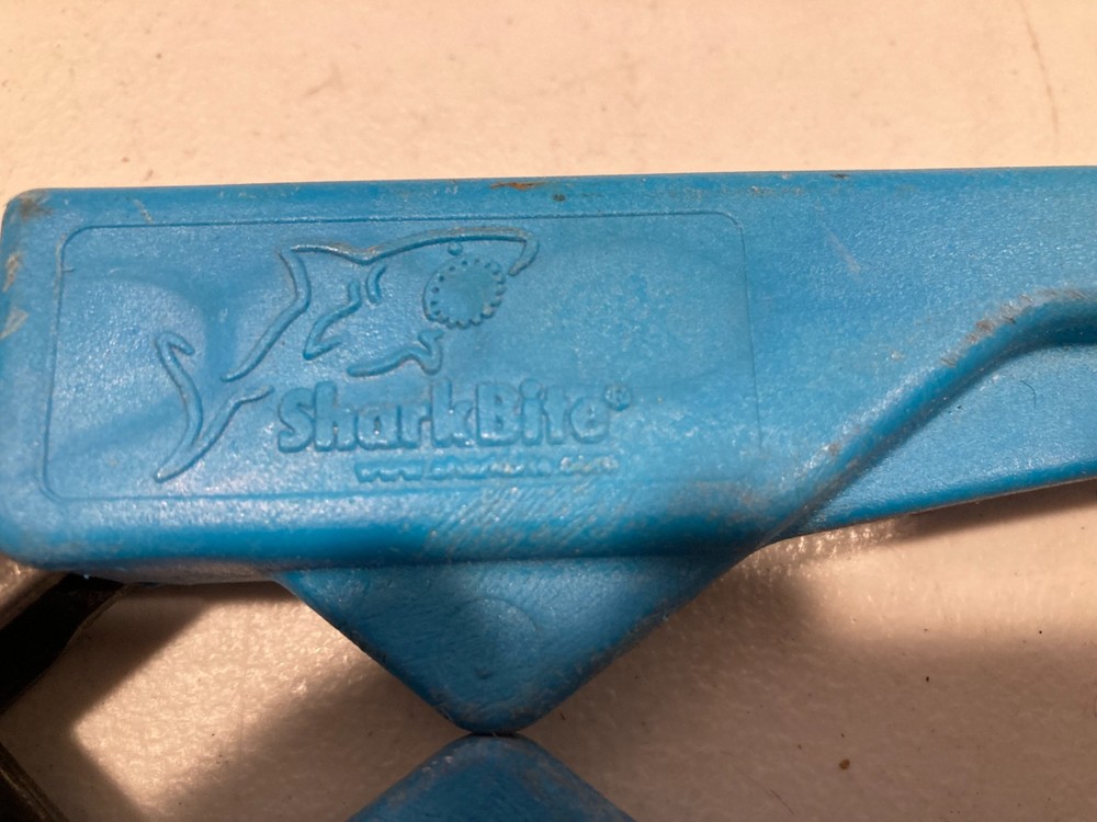 SharkBite Pex Crimp Tool Kit 865896 with PEX crimp tool kit #865896