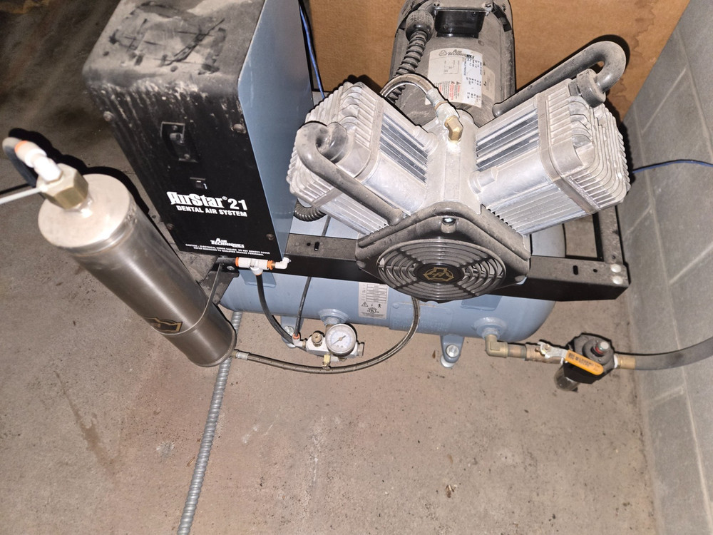 AIR TECHNIQUES model AS21 Dental air compressor 115v