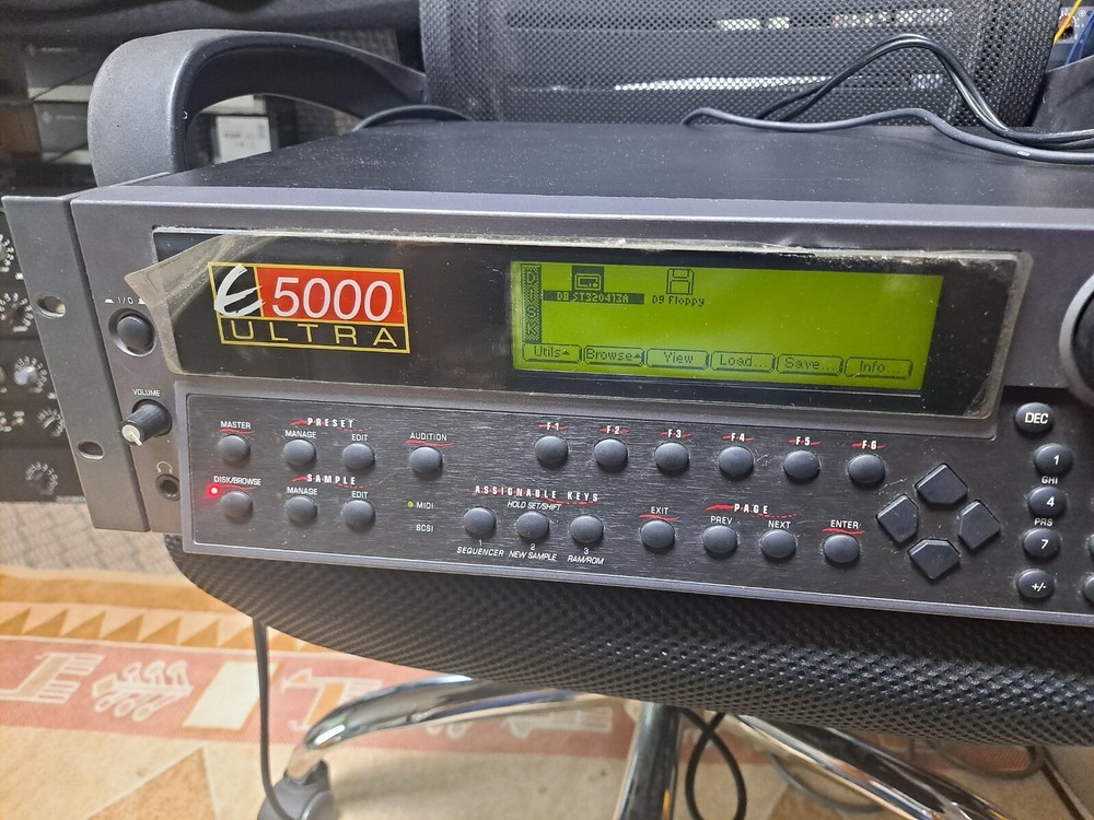 E-MU  e5000 ultra  sampler worldwide shipping