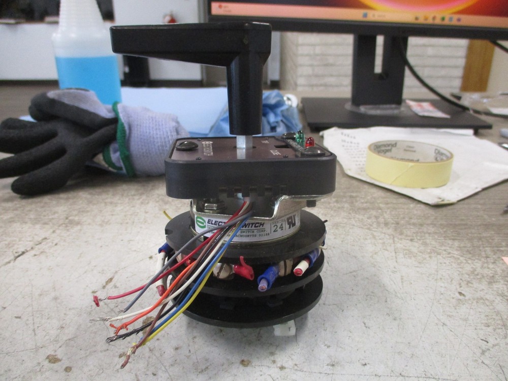 Electroswitch Series 24 Breaker Control Rotary Switch 24PB38D Used