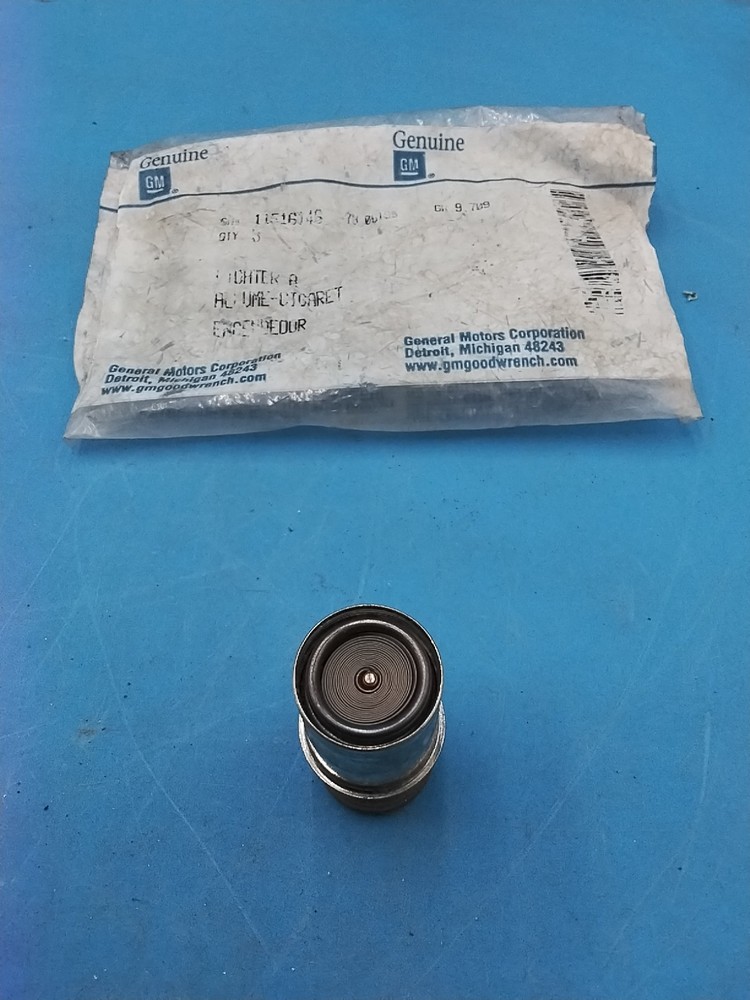 GM Cigarette Lighter Part No: GM 11516146