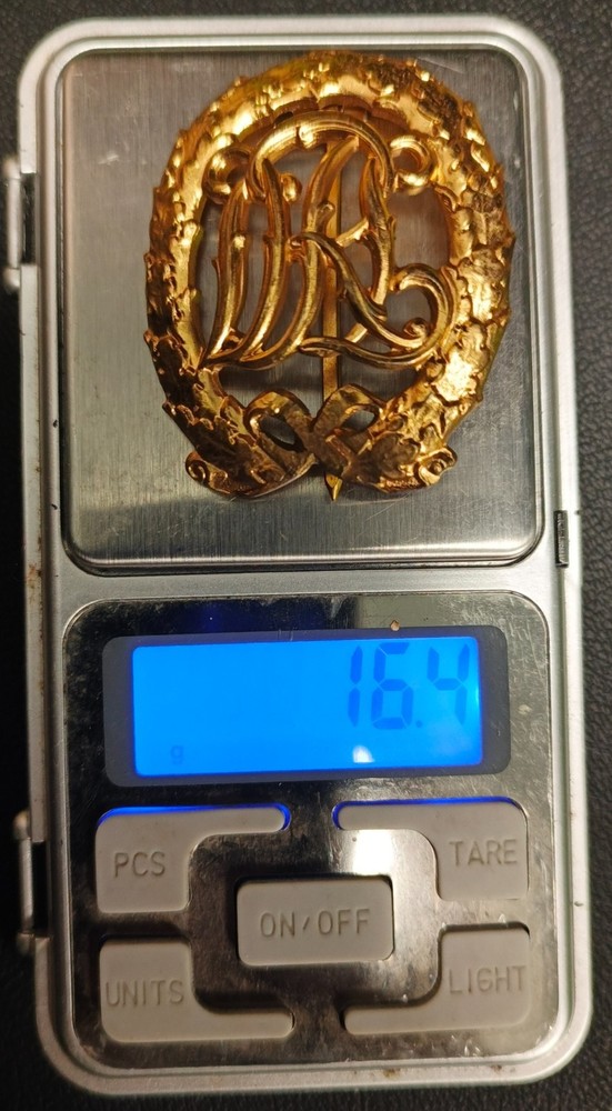 A badge DRL in gold
