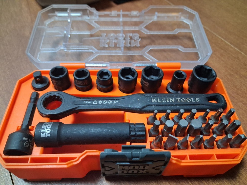 Klein Tools Electrician Rated 65300 32-PCs Pass Through Socket Set