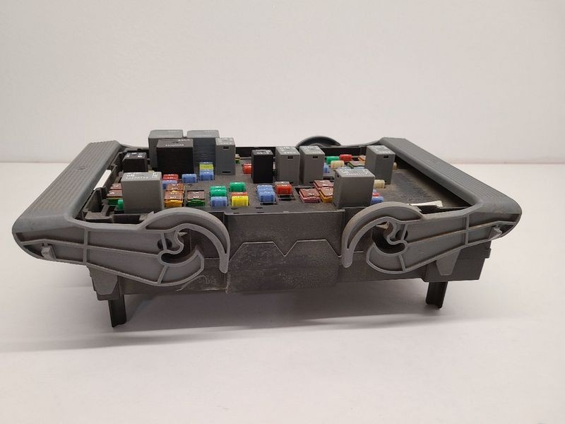 2010-2013 Chevy Silverado 1500 Engine Fuse Box Assembly OEM