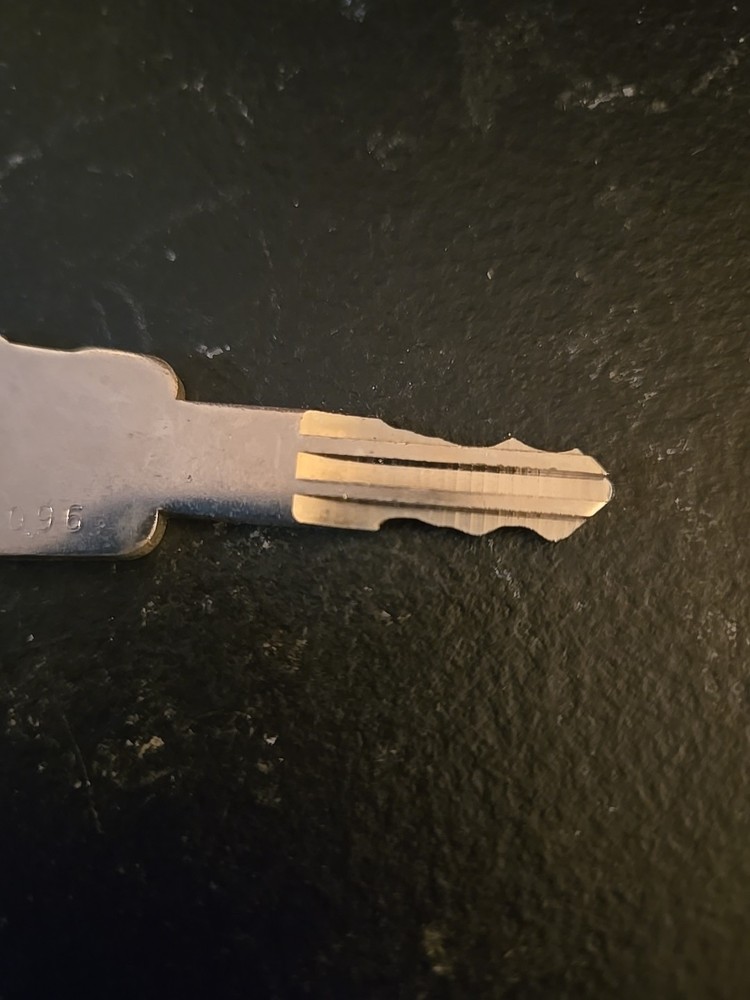 GREENWALD SENTINEL KEY CODED G2096 (3D5)