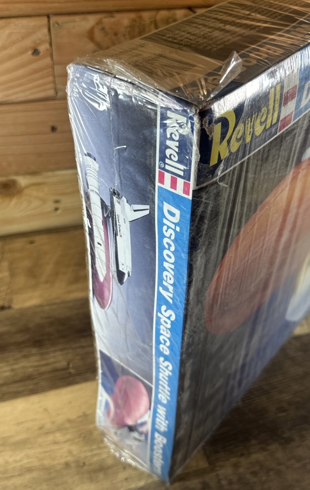 Vintage 1994 Discovery Space Shuttle Model Revell —SEALED!!—free Comic Book!