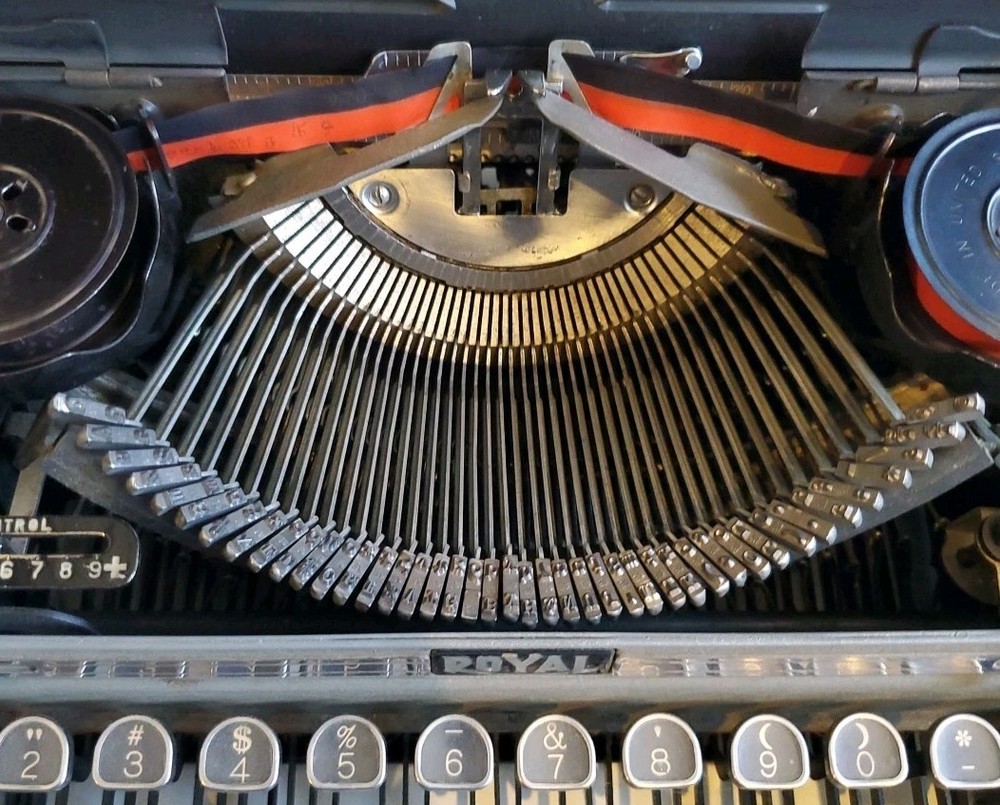 1949 ROYAL Quiet Deluxe Gray Typewriter