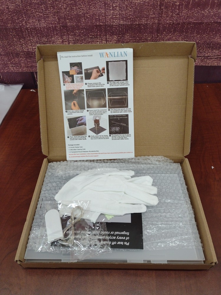 Wanlian Acrylic Display Case With Lights, Clear