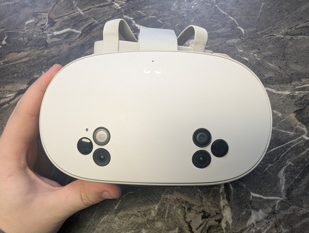 Meta Oculus Quest 3S - 128GB VR Headset with Controllers