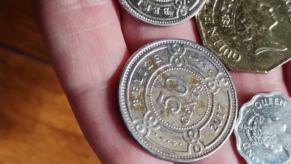 BRITISH POUND 5 OLD VERSION + BELIZE COINS