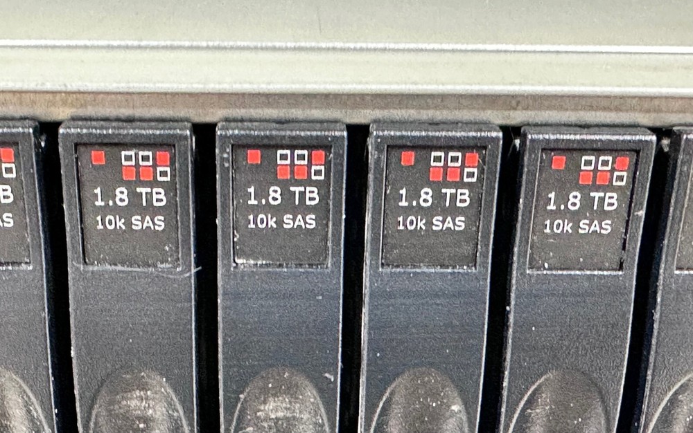 Quantum QXS 24-bay SAS disk array w/ Dual 3-07366-01 Modules