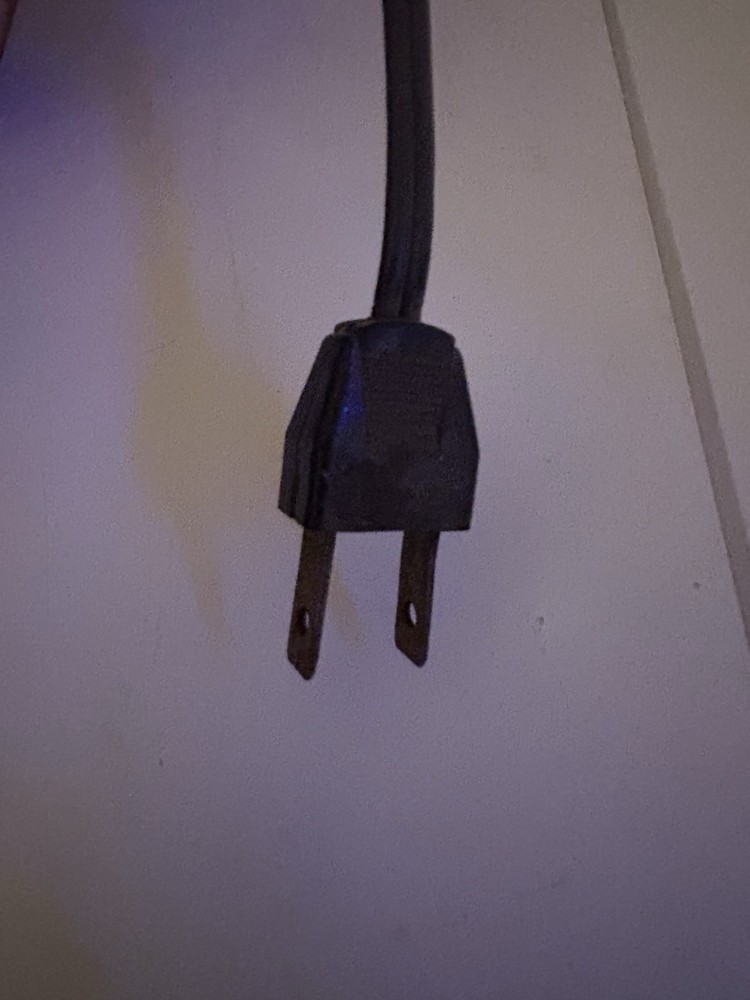 Rare Vintage Commodore Transistorized Solid State Radio Model 601 Powers On READ