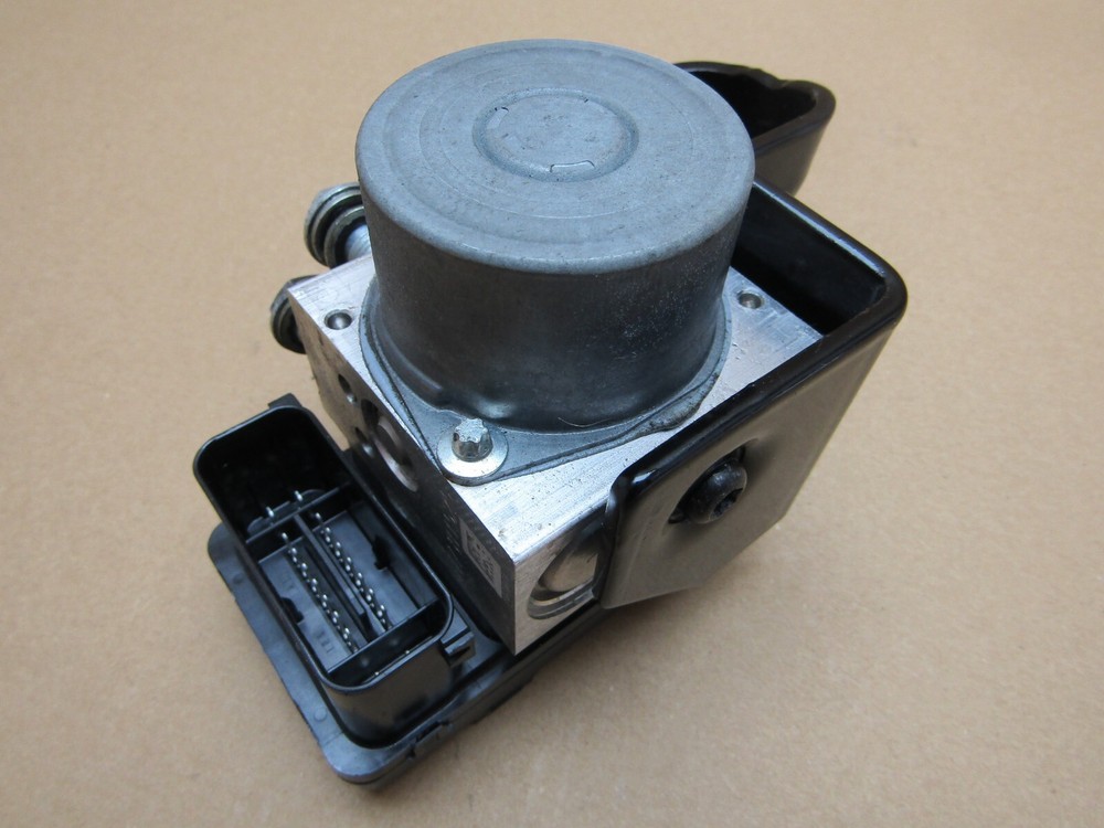 Harley Davidson Super Glide Custom 2012 3,615 mls ABS pump control unit (10036)