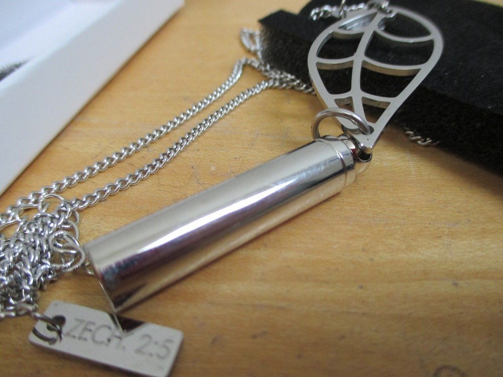 Damsel In Defense Leaf Whistle Necklace B