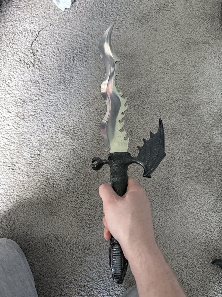 Flying Dragon Serrated Blade Dagger