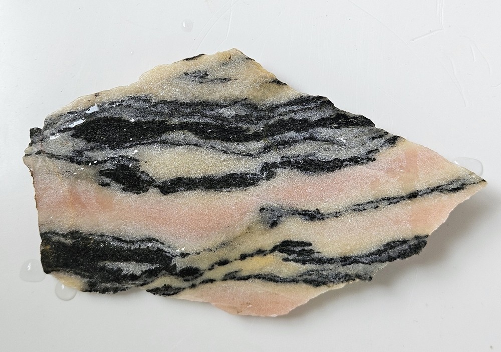 Stawberry Onyx End Cut 137 Grams