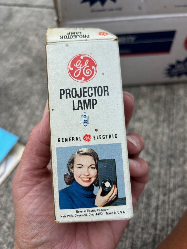 Vintage DFF GE projector lamp open box