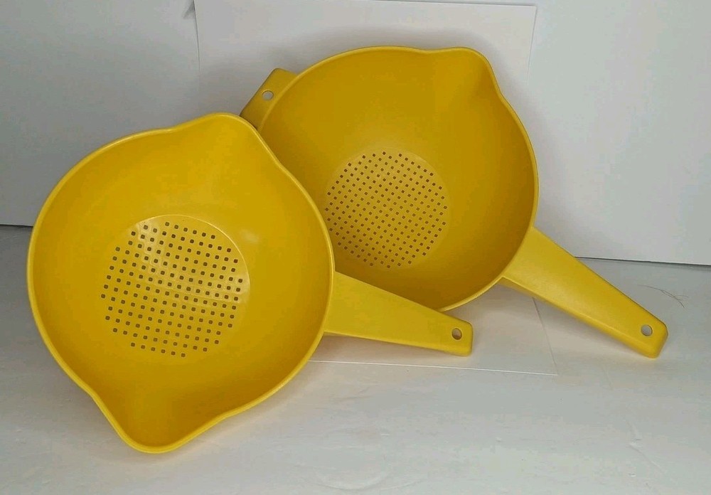 Vintage Tupperware Yellow Colanders Strainers 1 & 2 Quart Set 0f 2