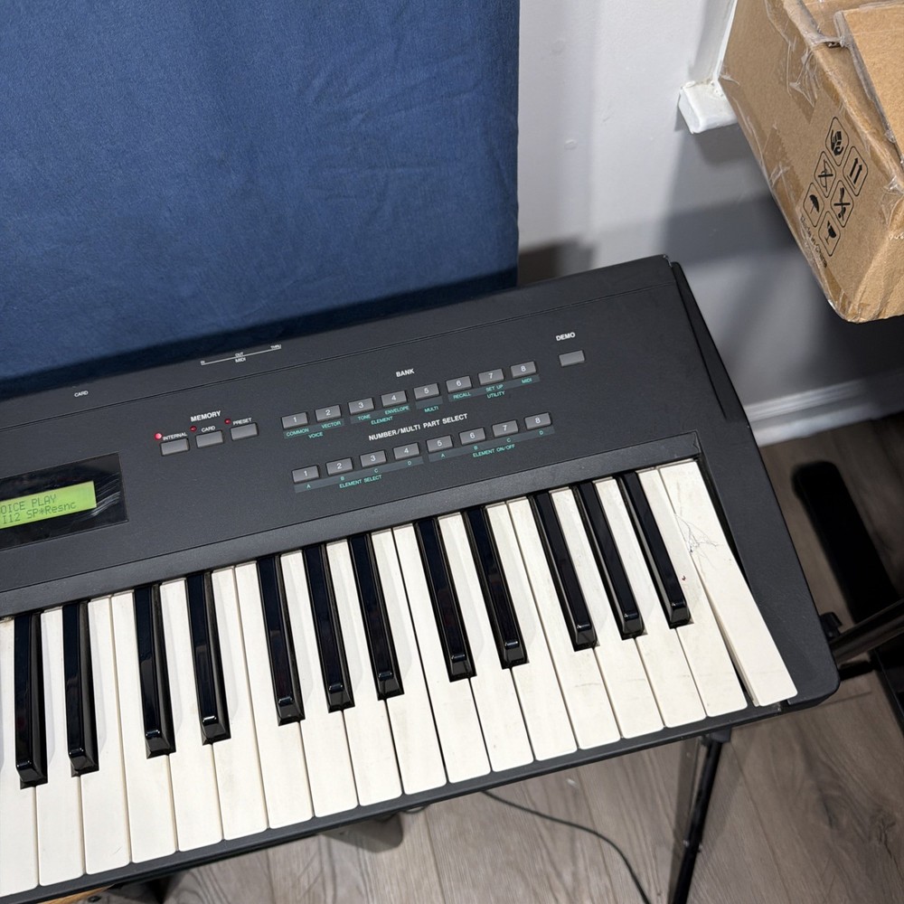 Yamaha SY35 Digital Synthesizer Vector Synthesis