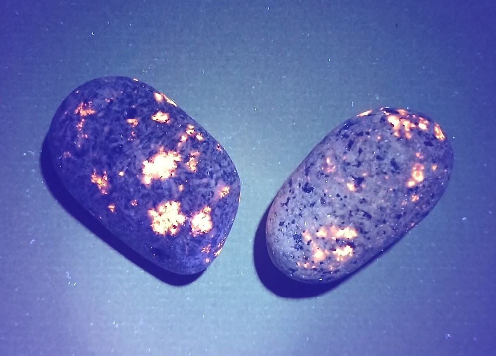 Fluorescent Sodalite ( Yooperlite ) 1.6 oz Total. Two Bright Yooperlites