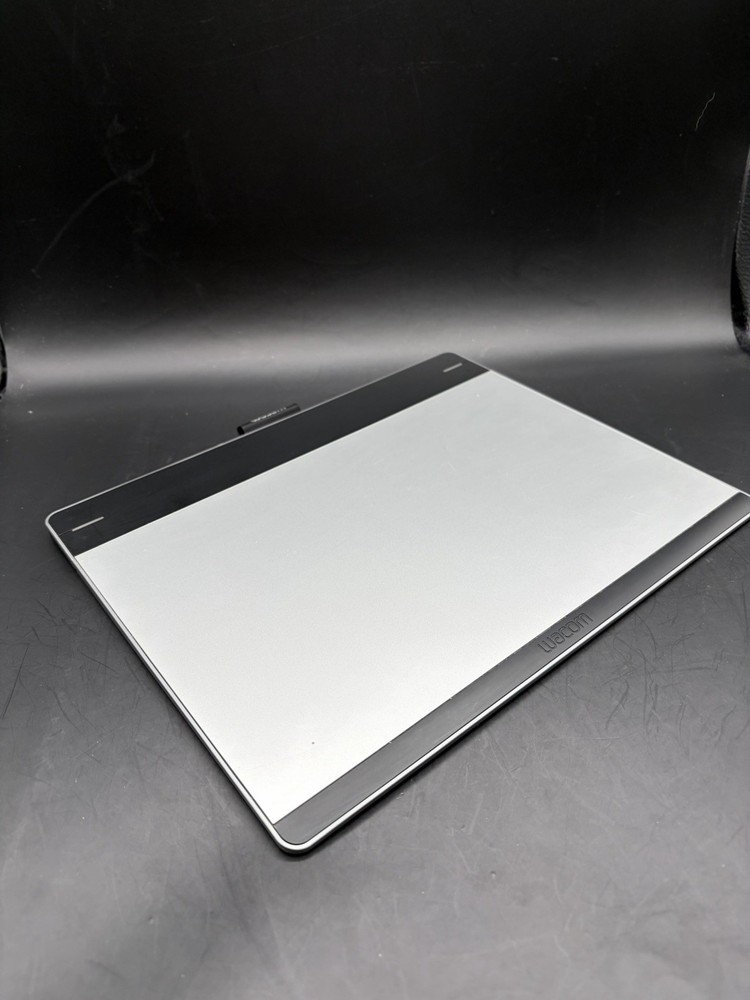 Wacom CTH-680 Intuos Medium Creative Pen & Touch Tablet Only Good Tested