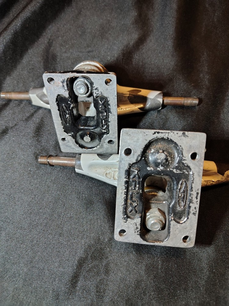 Krux Skateboard Trucks - Pair