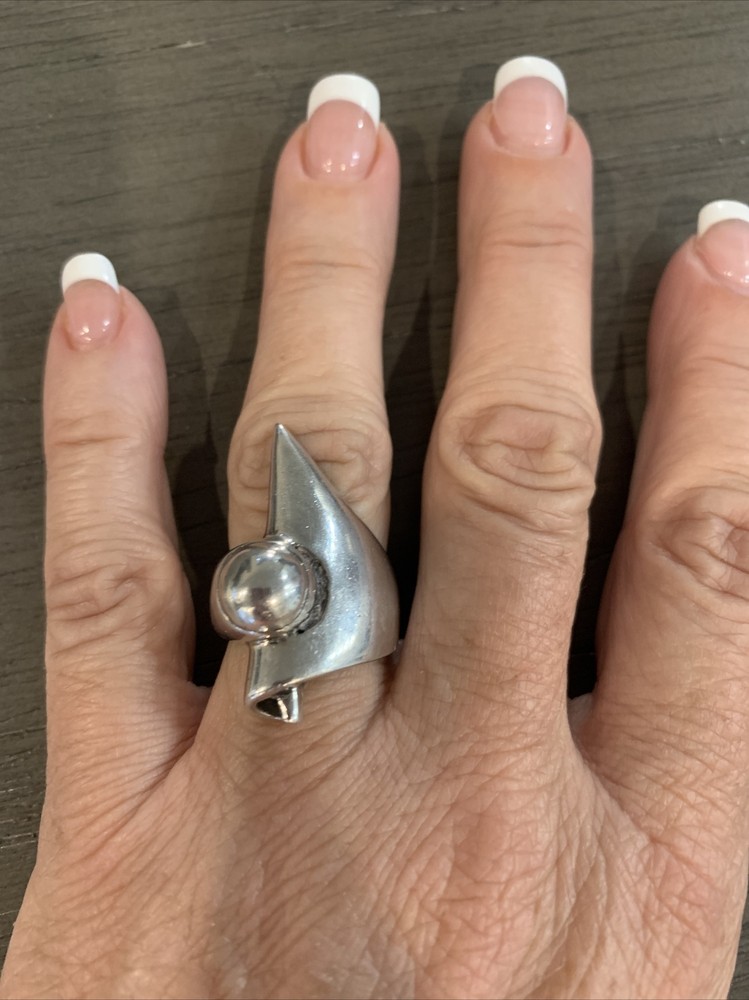 Contemporary Silver Ring Size 6.75