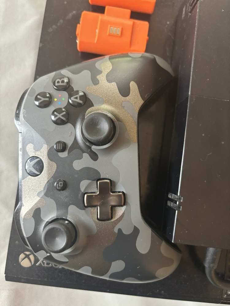 Xbox One- 2 Rechargeable Battery Packs- 1 Controller