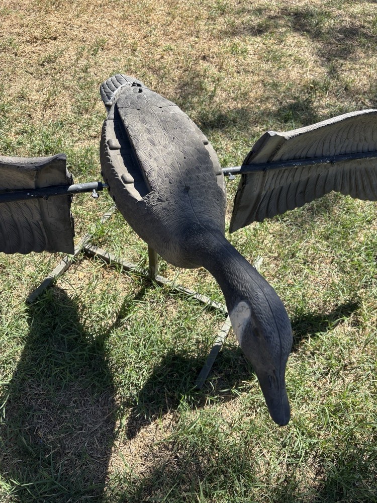 MOJO Decoy Spinning Wing Canadian Goose