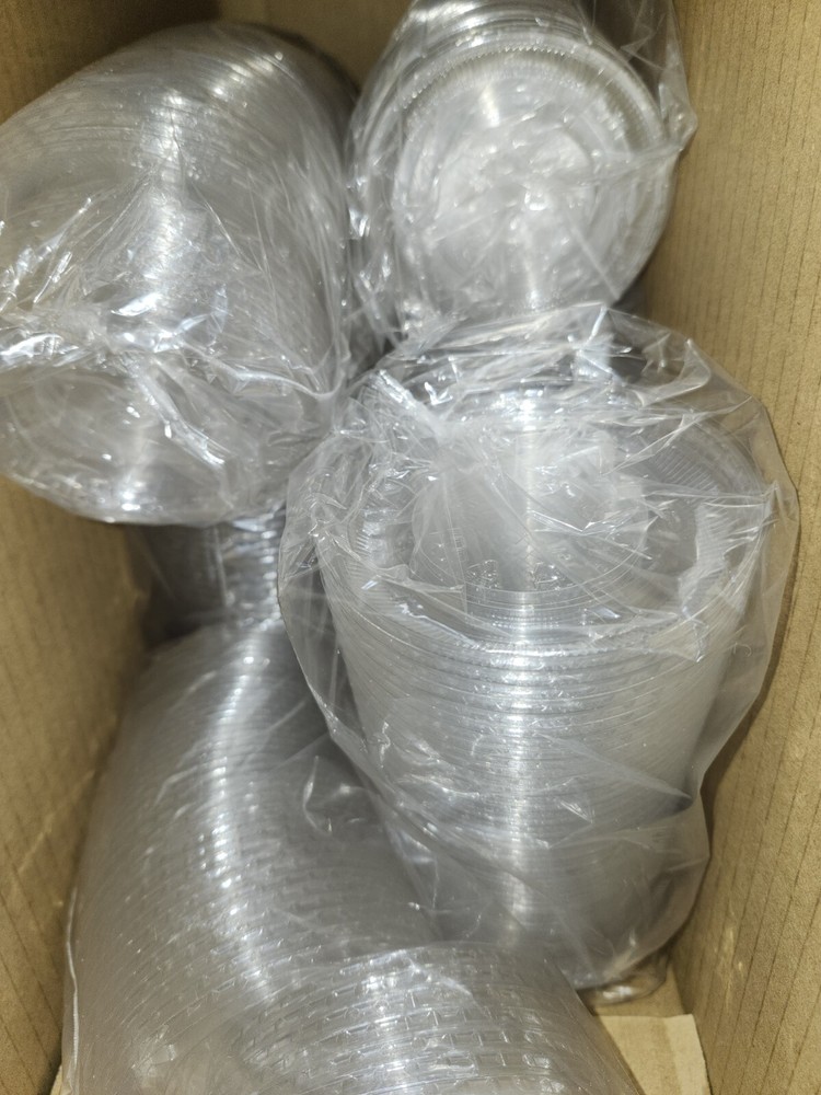 clear plastic cups with lids