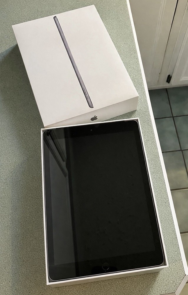 Apple iPad 6th Generation 128GB WiFi 9.7” Space Gray – Fully Functional