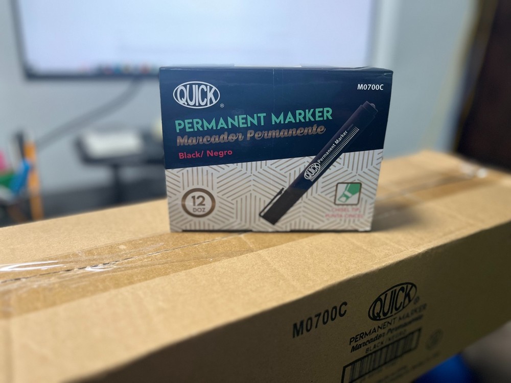 NEW Permanent Marker/Black/ Chisel tip-PK-12