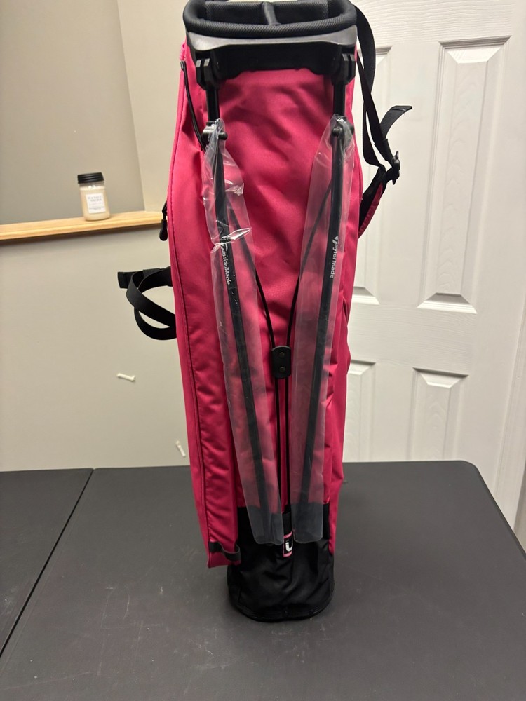 NEW WITH TAGS TAYLORMADE FLEXTECH LITE STAND BAG - PINK