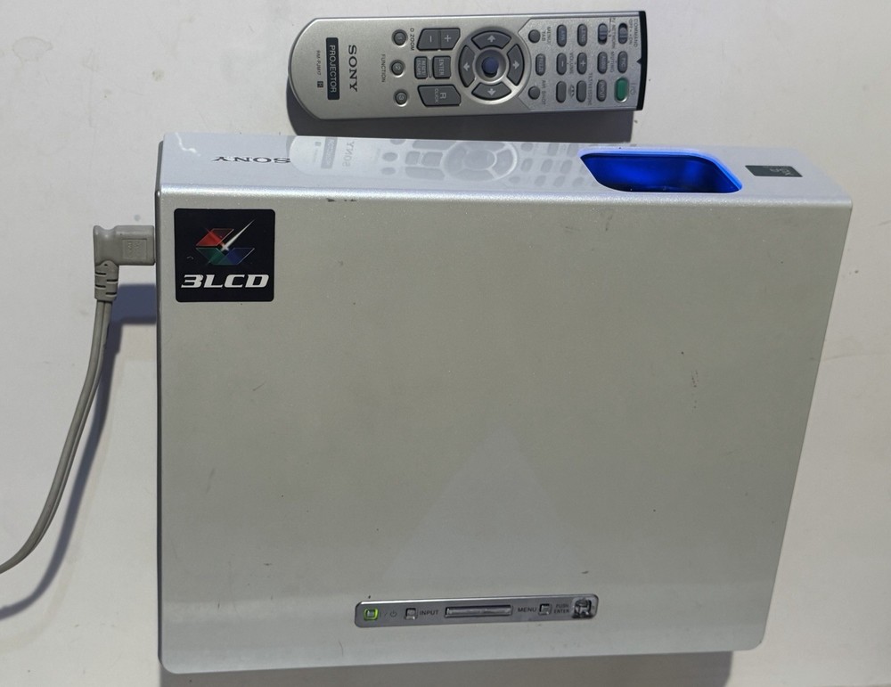 SONY VPL-CX70 Projector With Remote Control WORKS!